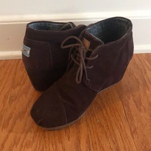 Toms wedges
